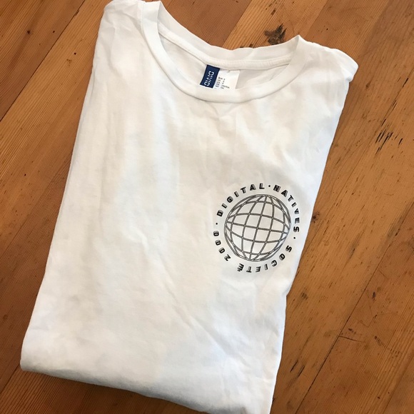 ⚫️DIVIDED Long Sleeve Tee - Picture 1 of 8